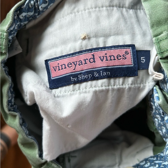 Vineyard Vines - boys chinos - size 5 - Picture 3 of 4
